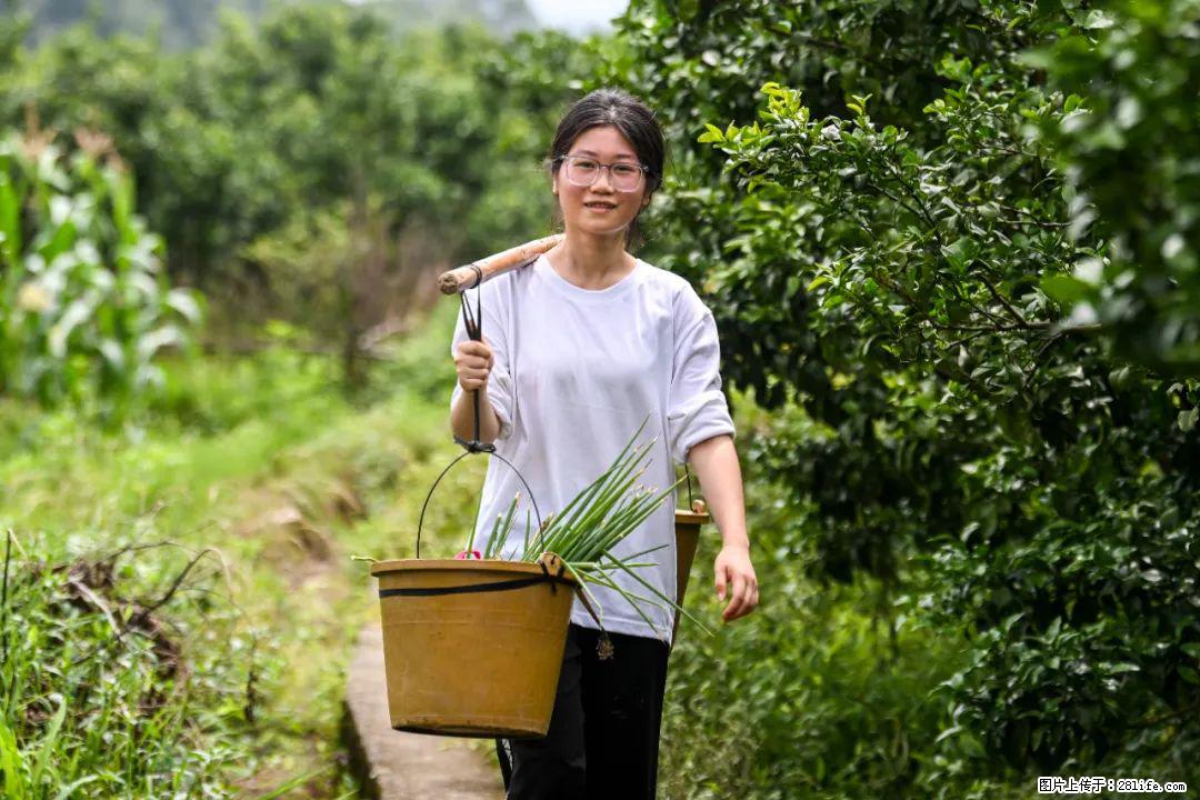 全网追的“扁担女孩”，找了一份暑假工，时薪12元 - 荆州生活资讯 - 荆州28生活网 jingzhou.28life.com