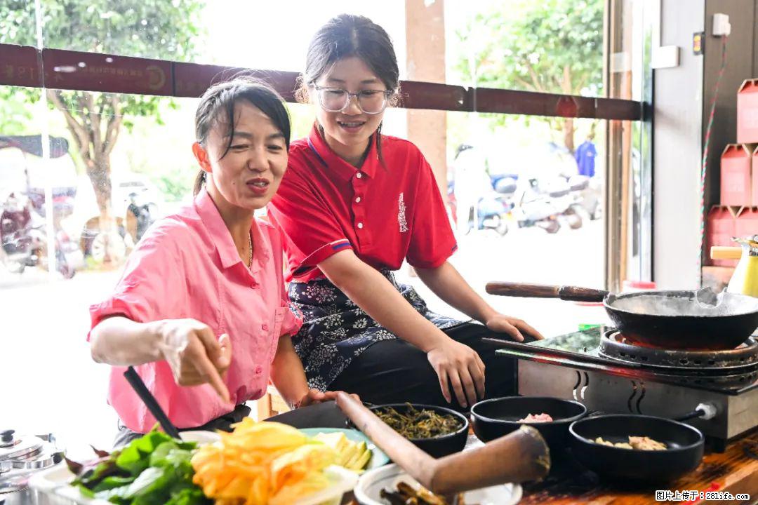 全网追的“扁担女孩”，找了一份暑假工，时薪12元 - 荆州生活资讯 - 荆州28生活网 jingzhou.28life.com